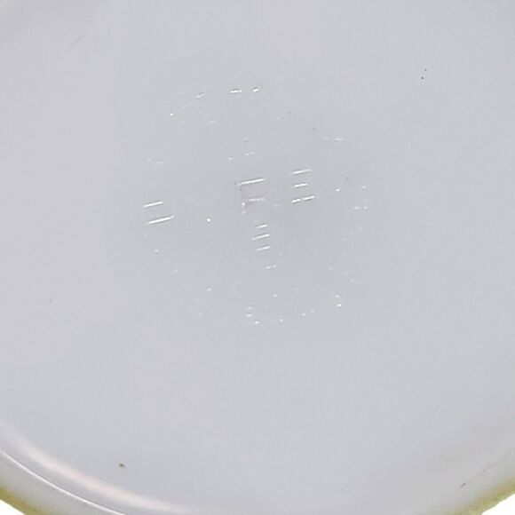 Vintage Pyrex 024 2 QT Yellow Casserole Dish Bowl with Handles Baking Collection - Picture 3 of 8